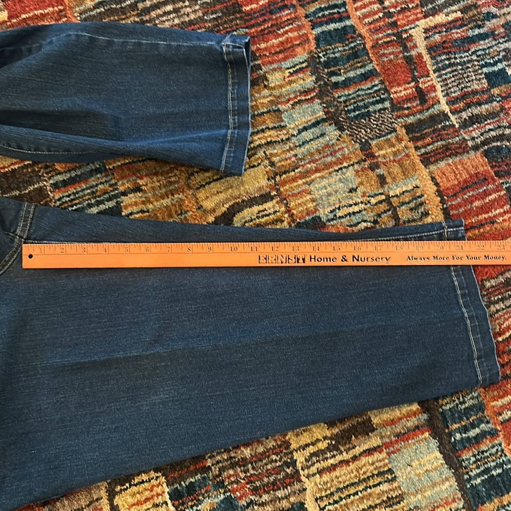 EUC CHICO’S Classic Blue Denim Capri Jeans. Size 16 = Chico’s 3. - Picture 5 of 6